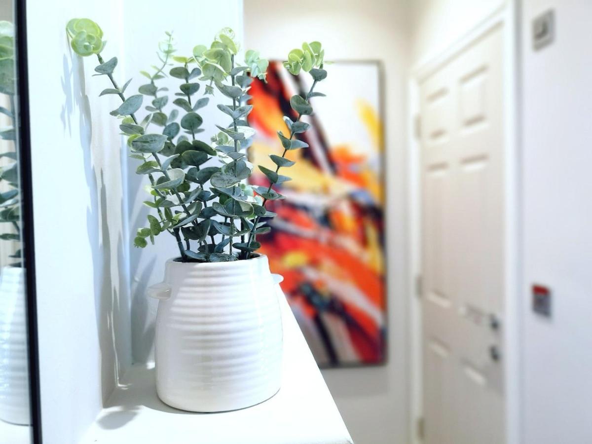 Stunning Modern Apartment Sleeps 4 - 6 Min Walk From Golden Beaches-Free Parking Борнмът Екстериор снимка