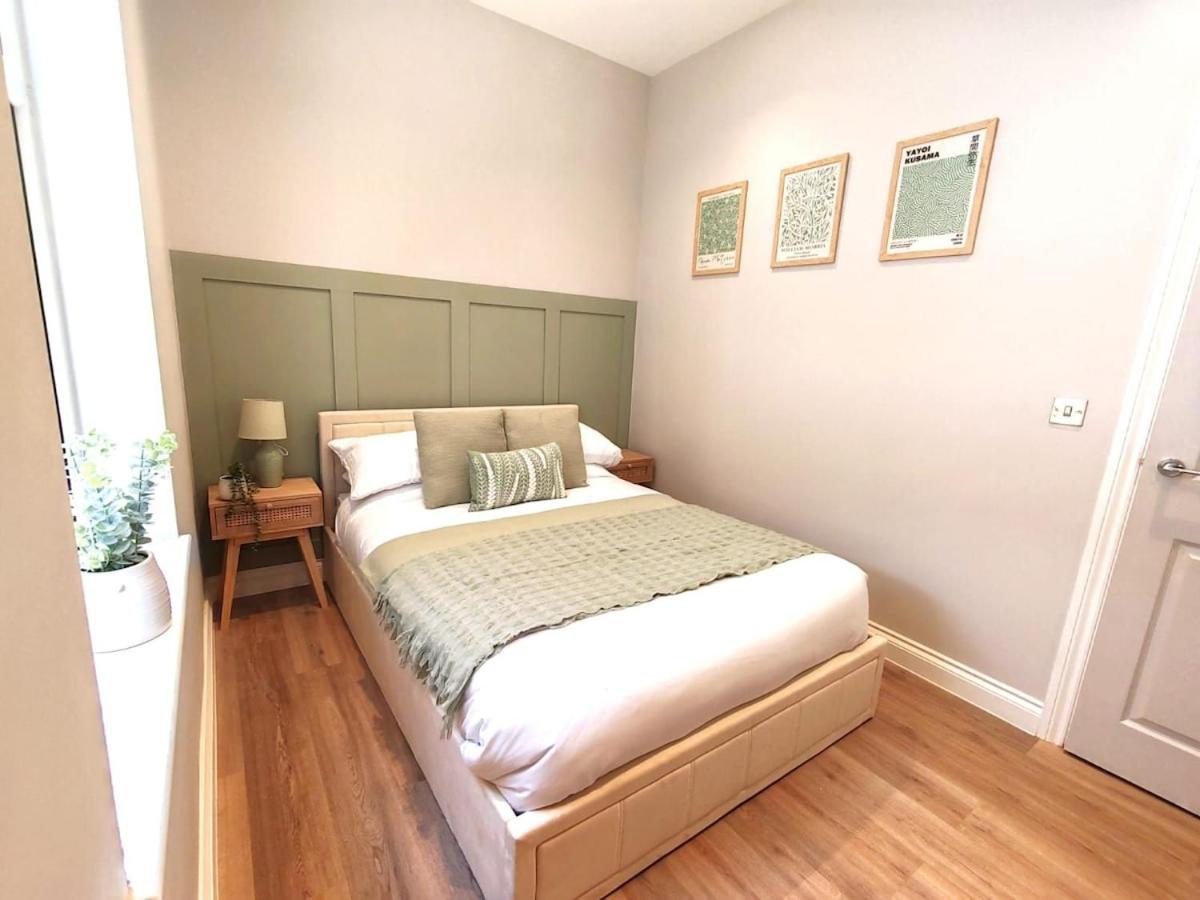 Stunning Modern Apartment Sleeps 4 - 6 Min Walk From Golden Beaches-Free Parking Борнмът Екстериор снимка