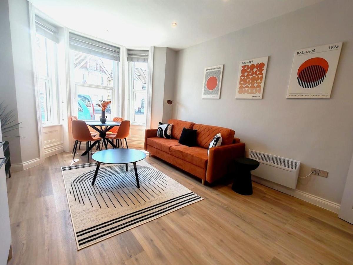 Stunning Modern Apartment Sleeps 4 - 6 Min Walk From Golden Beaches-Free Parking Борнмът Екстериор снимка