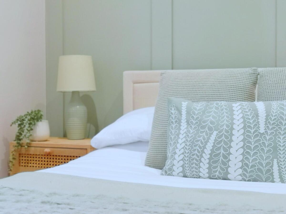 Stunning Modern Apartment Sleeps 4 - 6 Min Walk From Golden Beaches-Free Parking Борнмът Екстериор снимка