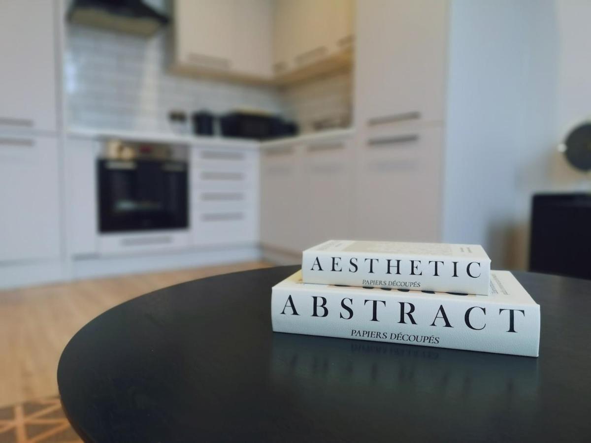 Stunning Modern Apartment Sleeps 4 - 6 Min Walk From Golden Beaches-Free Parking Борнмът Екстериор снимка